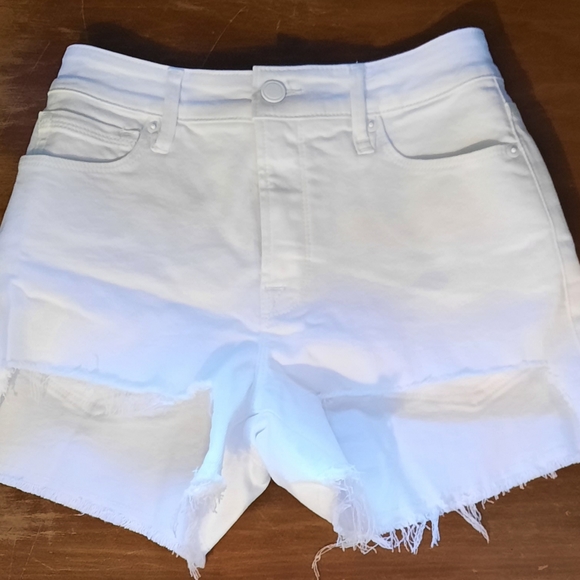 Good American Cut-Off High-Low Short - Picture 4 of 8